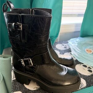 NWOT or box Michael Kors  Black Leather Ankle Boots size 7